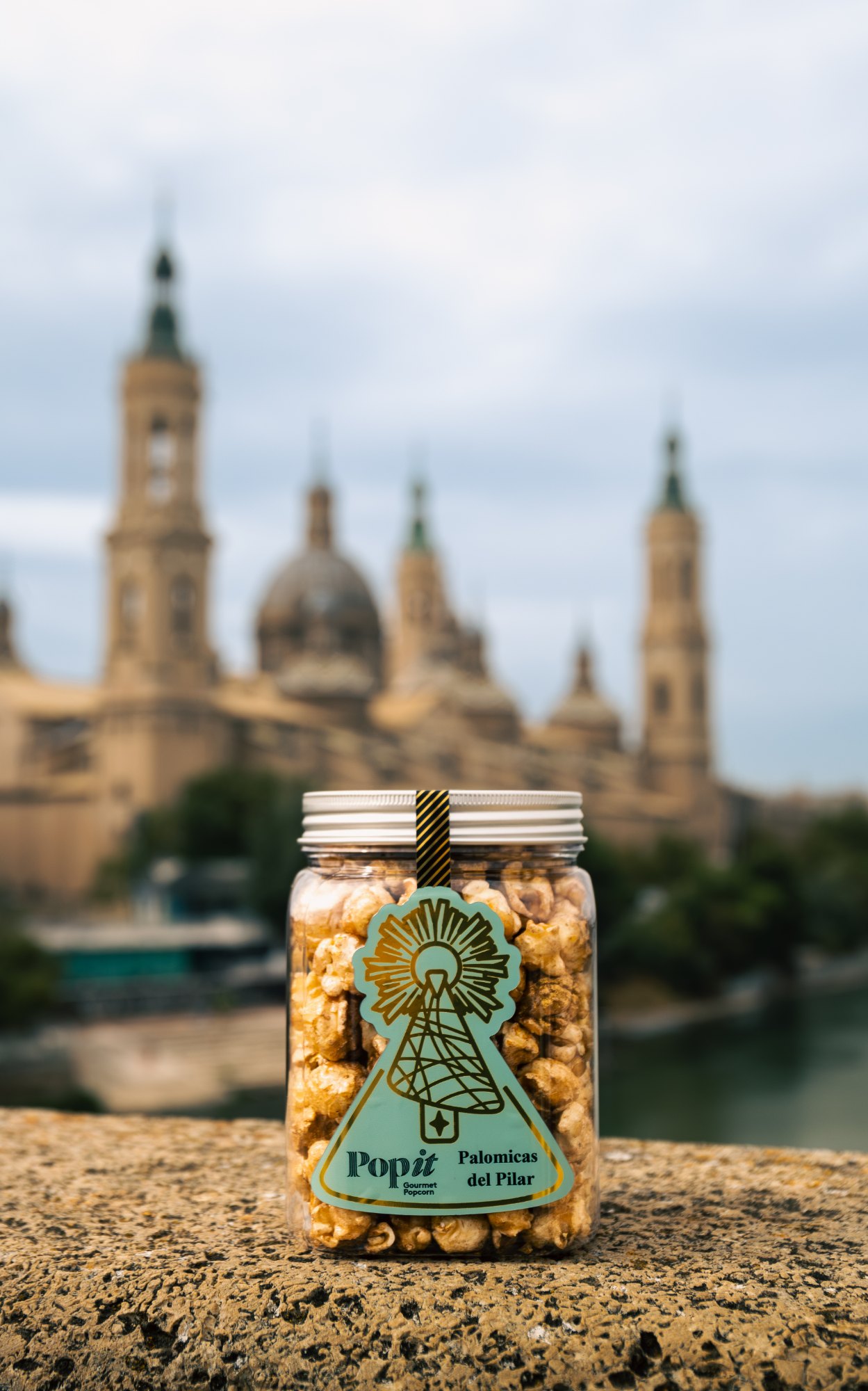 Palomicas del Pilar de Popit, tarros de palomitas gourmet con etiqueta homenaje a la Virgen del Pilar, Zaragoza