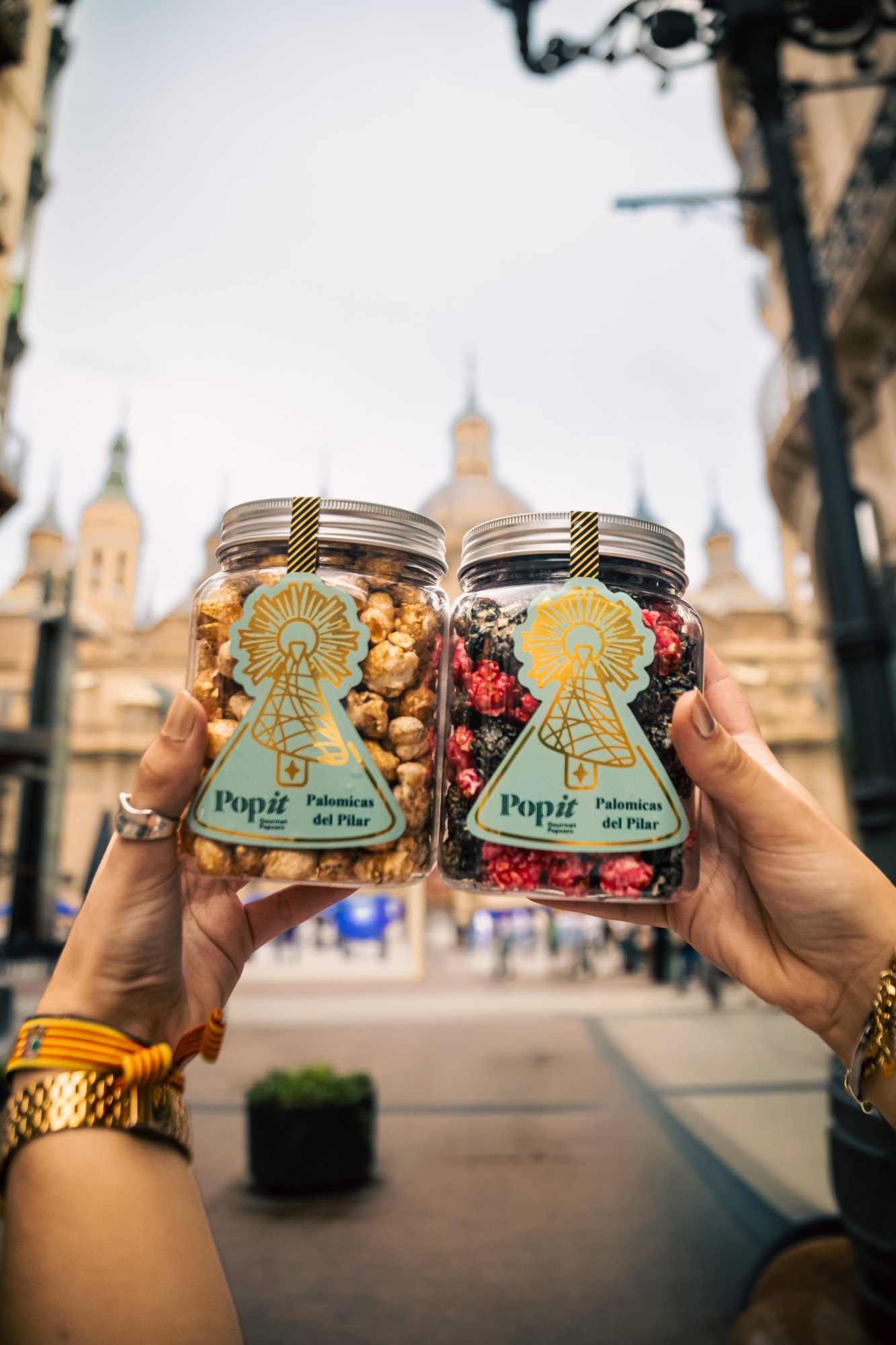 Palomicas del Pilar de Popit, tarros de palomitas gourmet con etiqueta homenaje a la Virgen del Pilar, Zaragoza